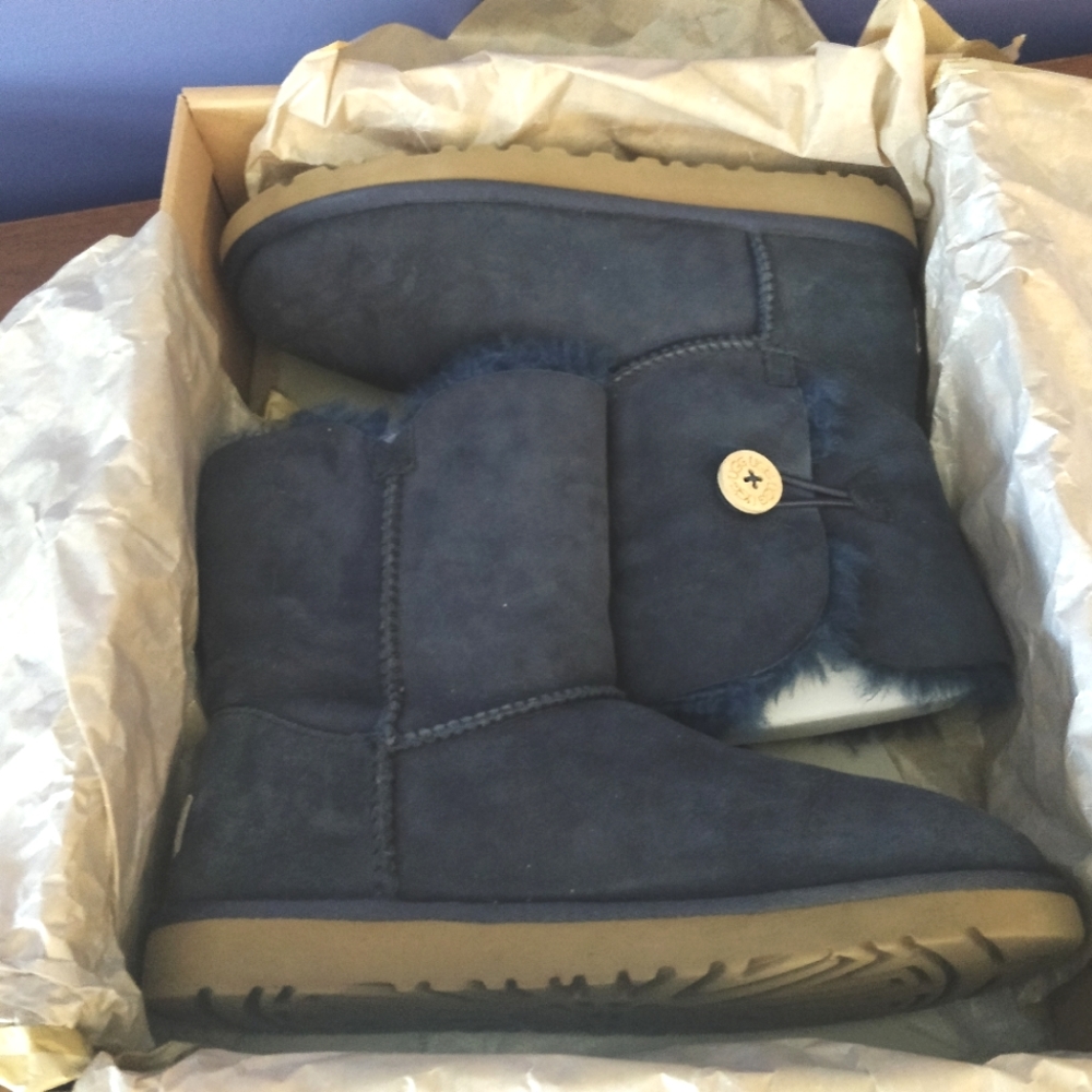 Ugg Bailey Button - image 7